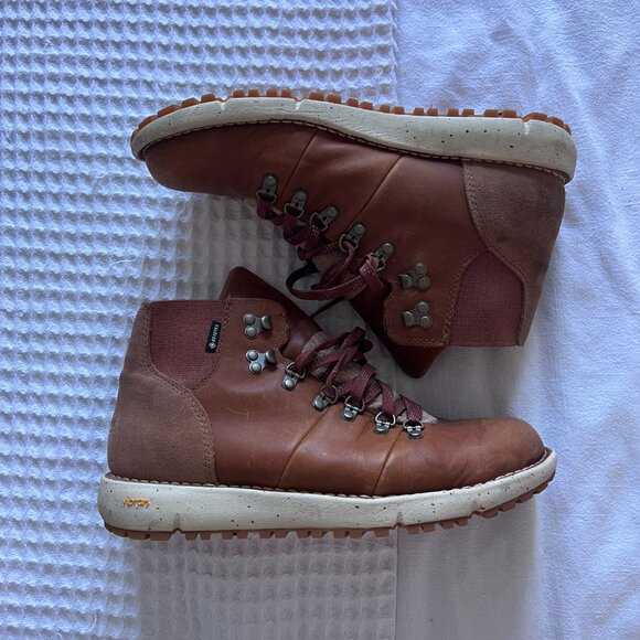 Danner x Huckberry - Vertigo 917 'Gold Rush' Men's Hiking Boots - Picture 4 of 9